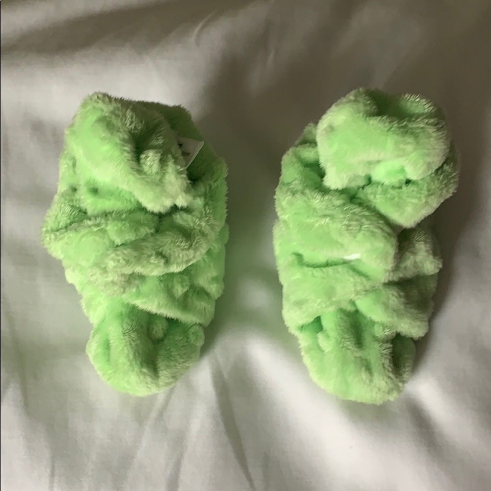 NWOT green baby booties